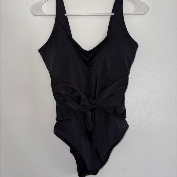 Scoop Tie Back Shaping One-Piece Swimsuit medium Fabletics - Picture 4 of 4